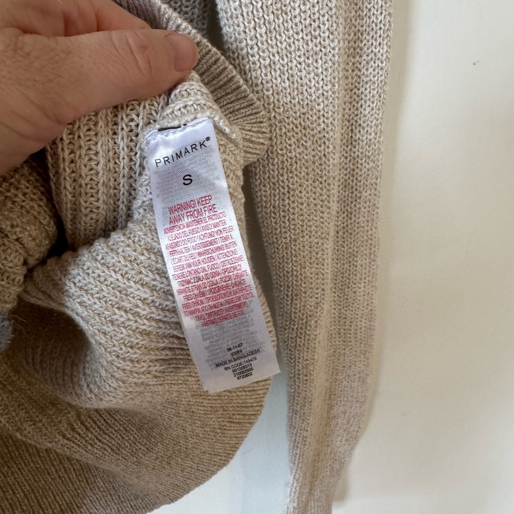 NWOT The Stronghold Oatmeal Cardigan Sweater S - Picture 6 of 7